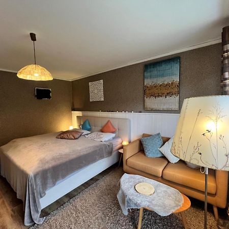 Marburg Apartment Pfiffige Luisa In Ruhiger Waldrandlage Mit Balkon Und Wintergarten المظهر الخارجي الصورة