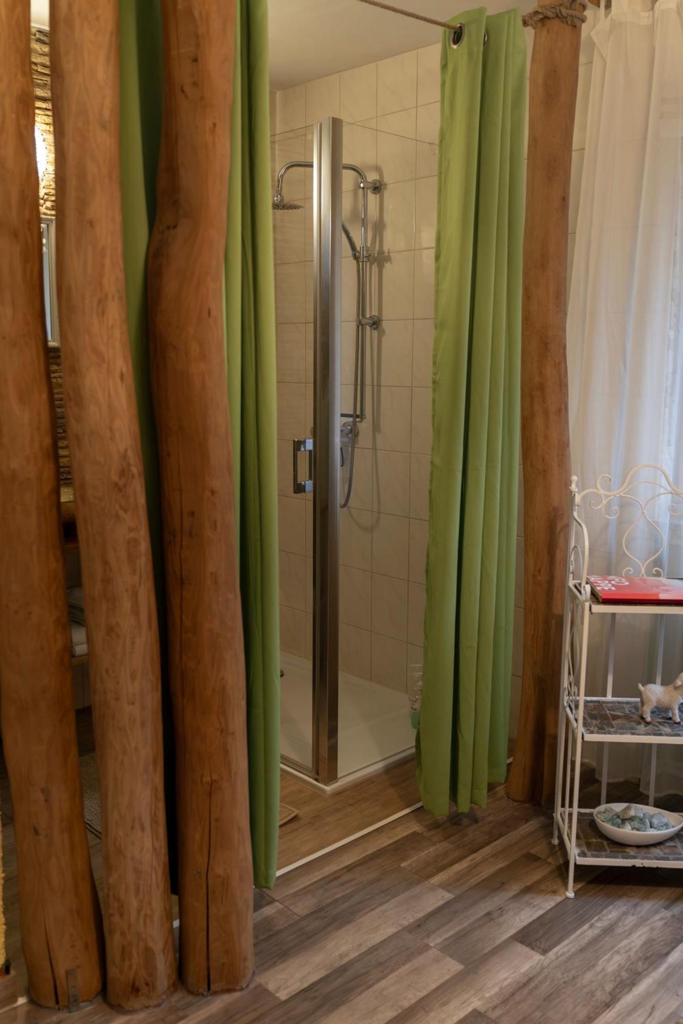 Marburg Apartment Pfiffige Luisa In Ruhiger Waldrandlage Mit Balkon Und Wintergarten المظهر الخارجي الصورة